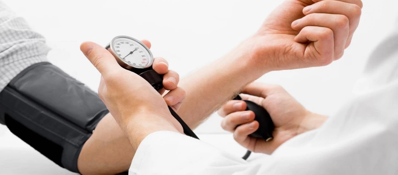 Πίεση: Πως επηρεάζεται τις ημέρες με υψηλή θερμοκρασία - Τι πρέπει να προσέχετε